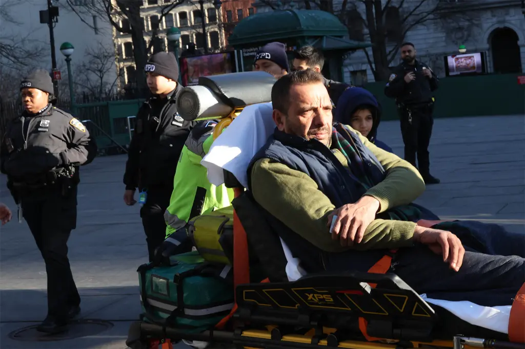 Bystander Shoots Knife-Wielding Attacker Harassing NYC Food Vendor