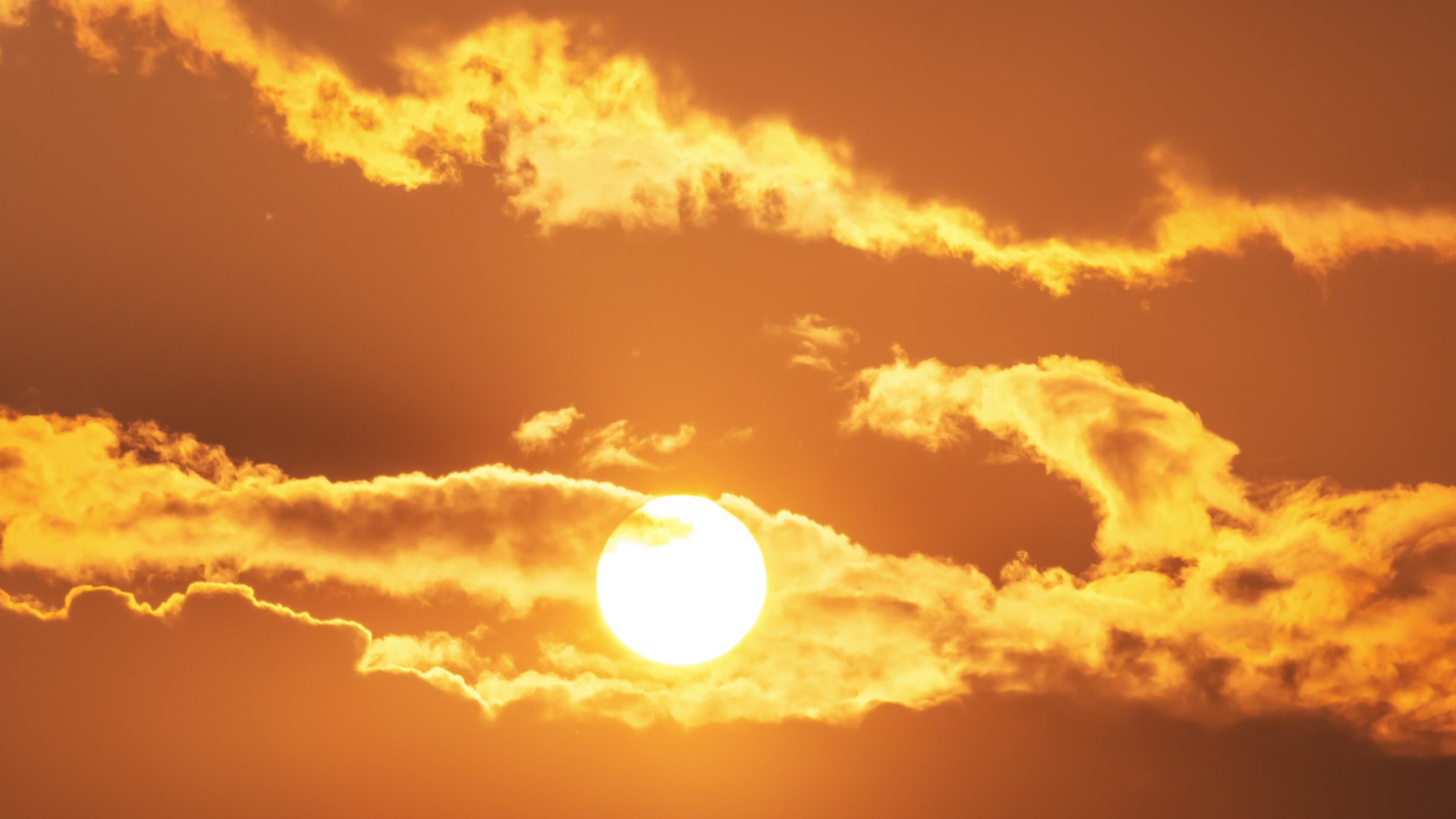 Dramatic Time-Lapse Video Captures Orange Skies