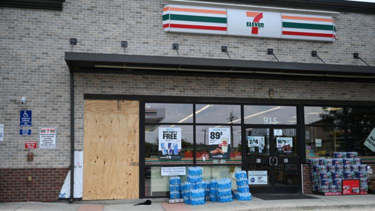 Burglary Attempt at Denton 7-Eleven Thwarted by Police, Eight in Custody