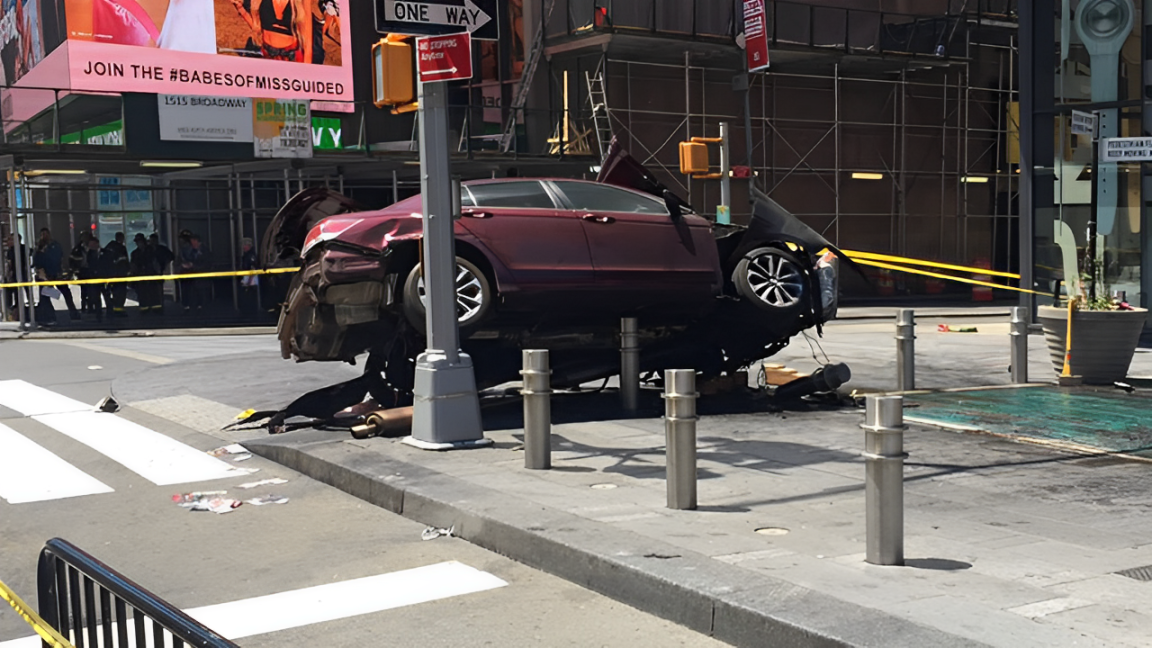 Tragic Car Accident in Manhattan Leaves One Dead, Several Injured