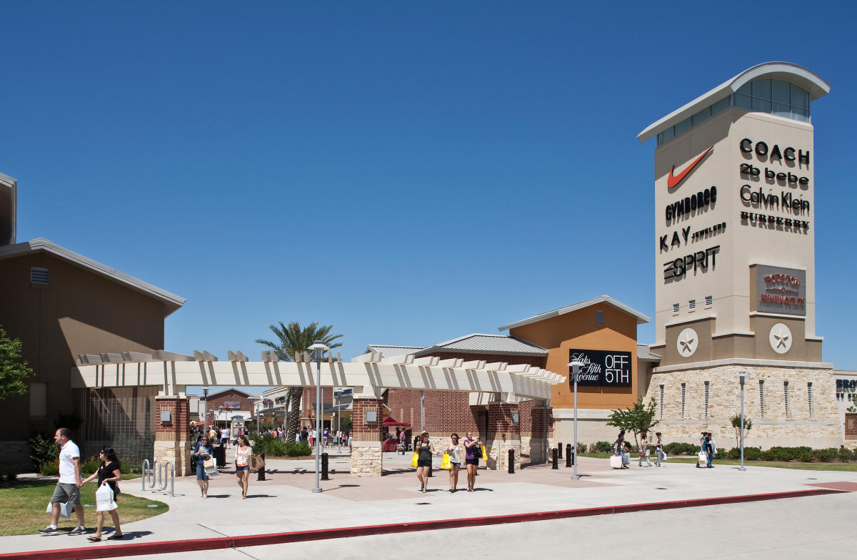 Houston Premium Outlet Mall: Versace Seeks Stolen Merchandise Return