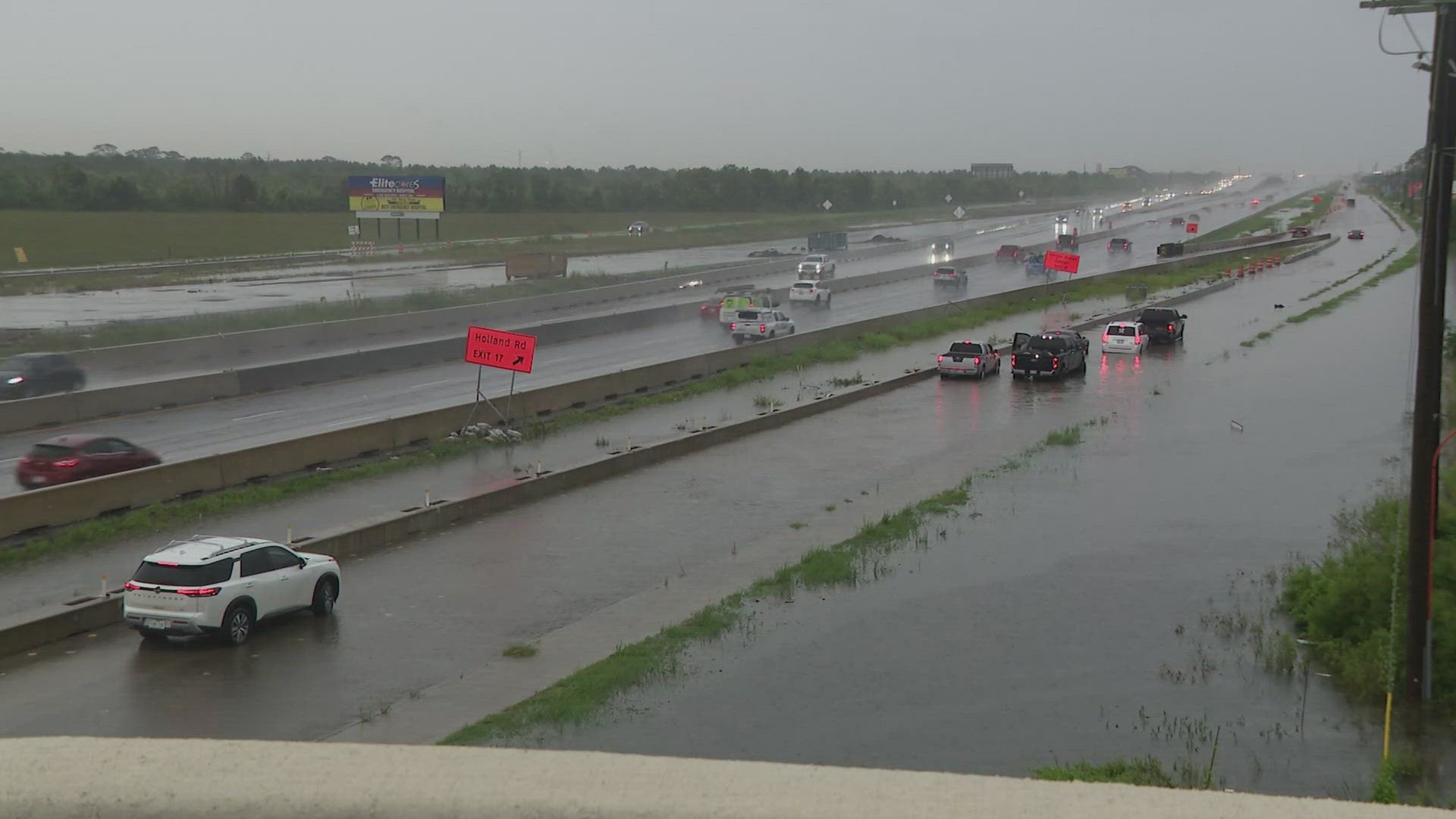 Flash Flood Alert: Texas City Residents Advised to Stay Off Roads