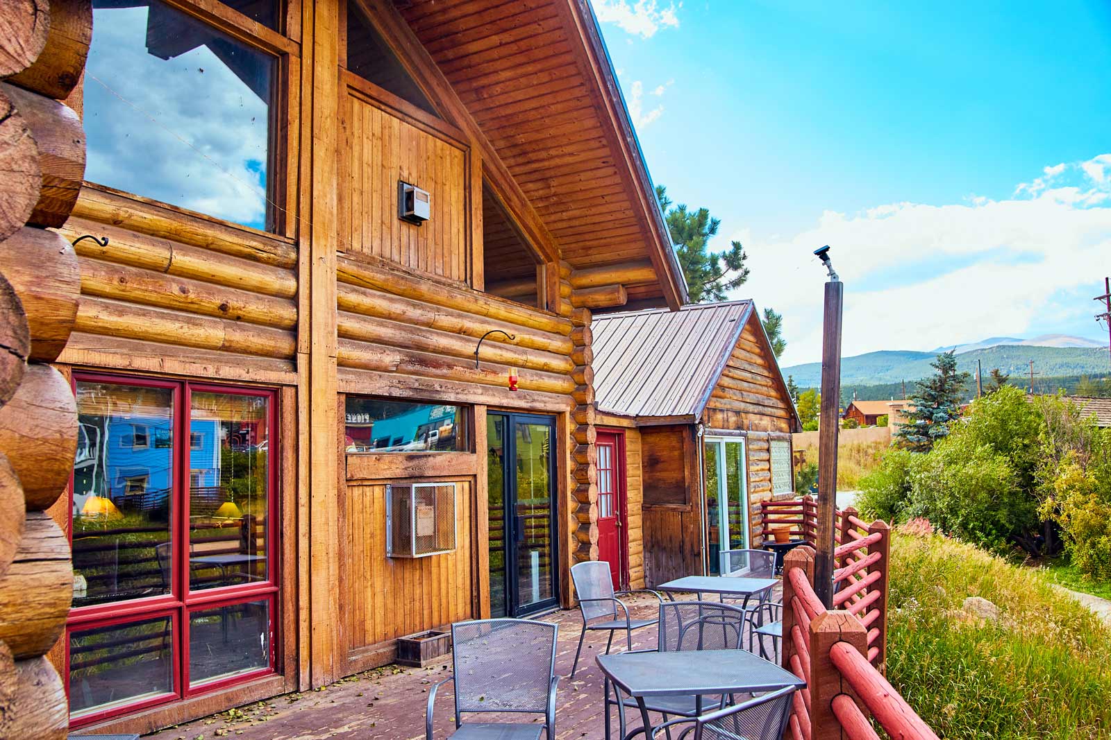 9 Best Places in Colorado for a Cozy Cabin Getaway – Perfect for Couples or Solo Travelers Seeking Forest Solitude